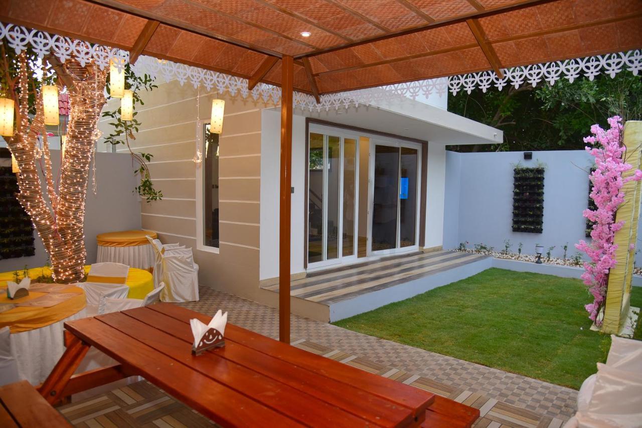 D Wayfarer Inn Resort Erode Dış mekan fotoğraf