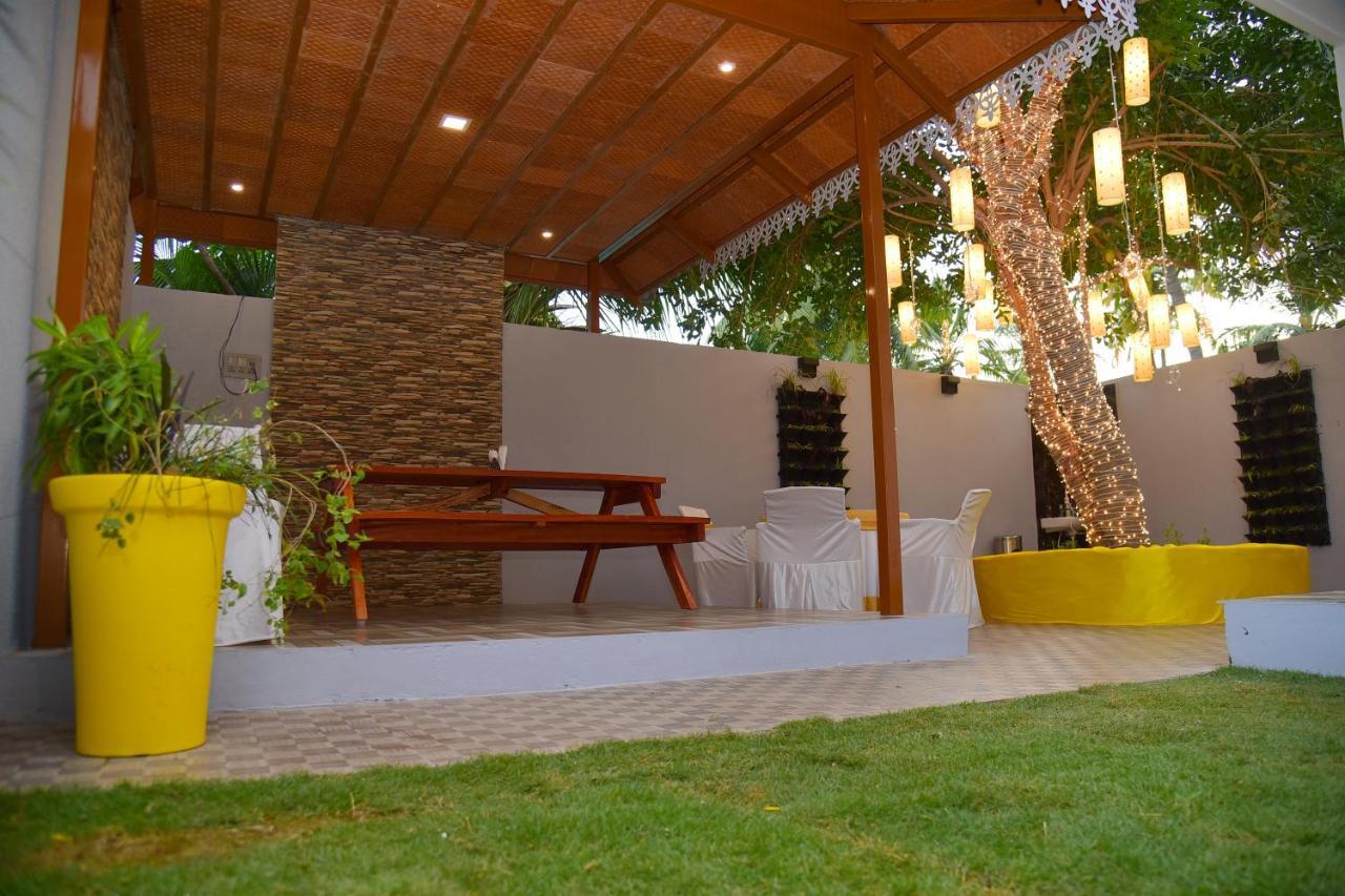 D Wayfarer Inn Resort Erode Dış mekan fotoğraf