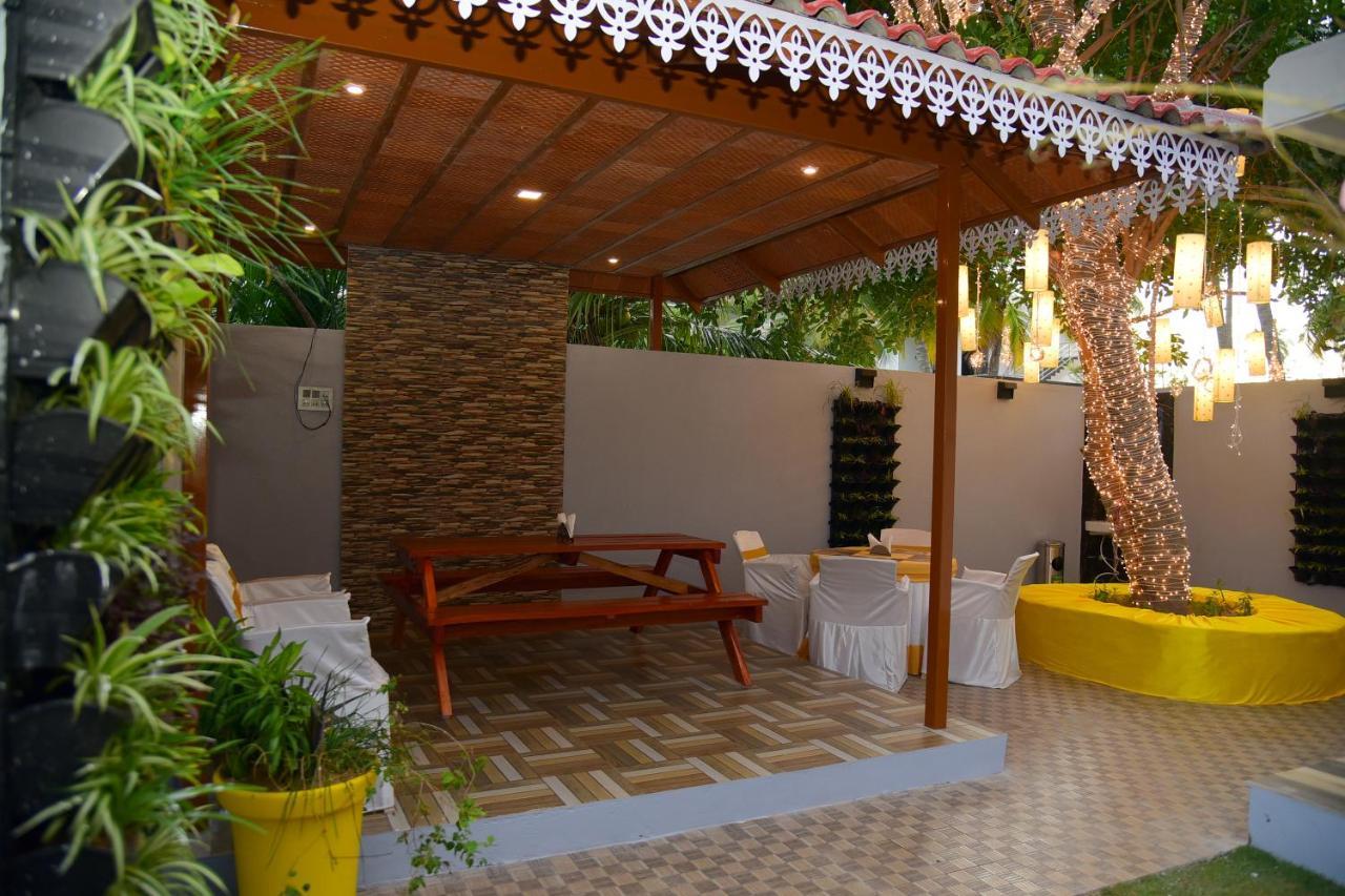 D Wayfarer Inn Resort Erode Dış mekan fotoğraf