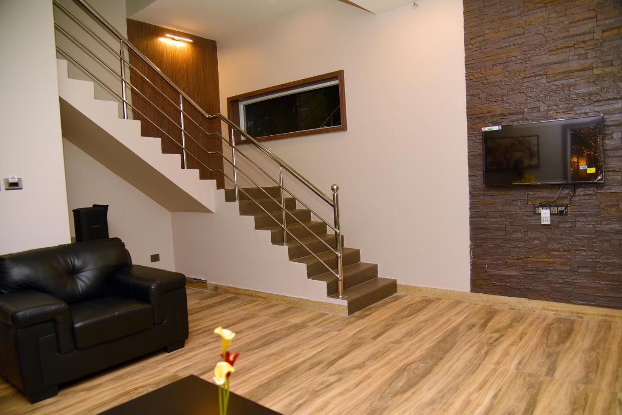 D Wayfarer Inn Resort Erode Dış mekan fotoğraf