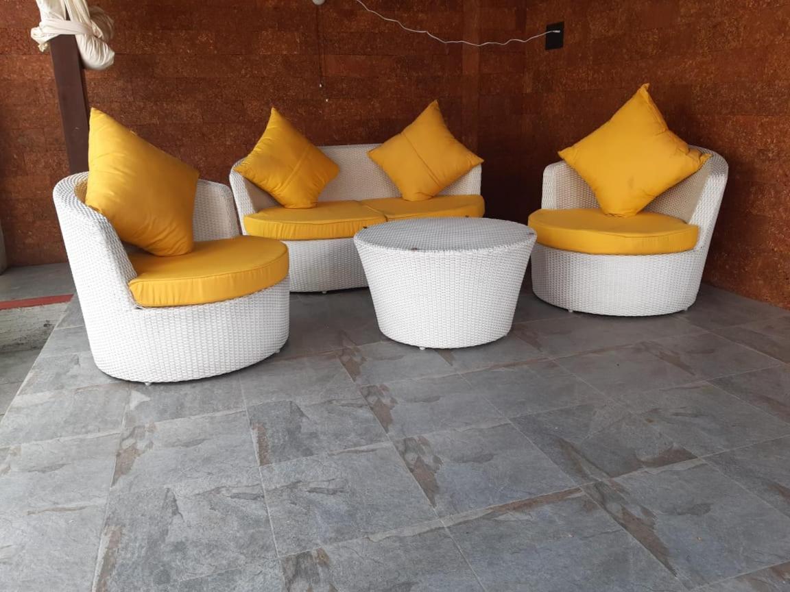 D Wayfarer Inn Resort Erode Dış mekan fotoğraf