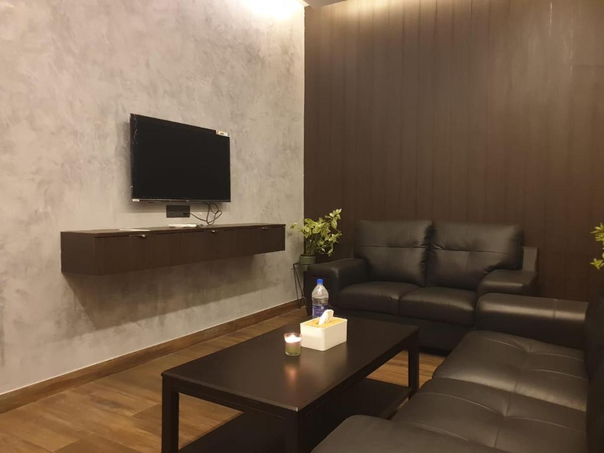 D Wayfarer Inn Resort Erode Dış mekan fotoğraf