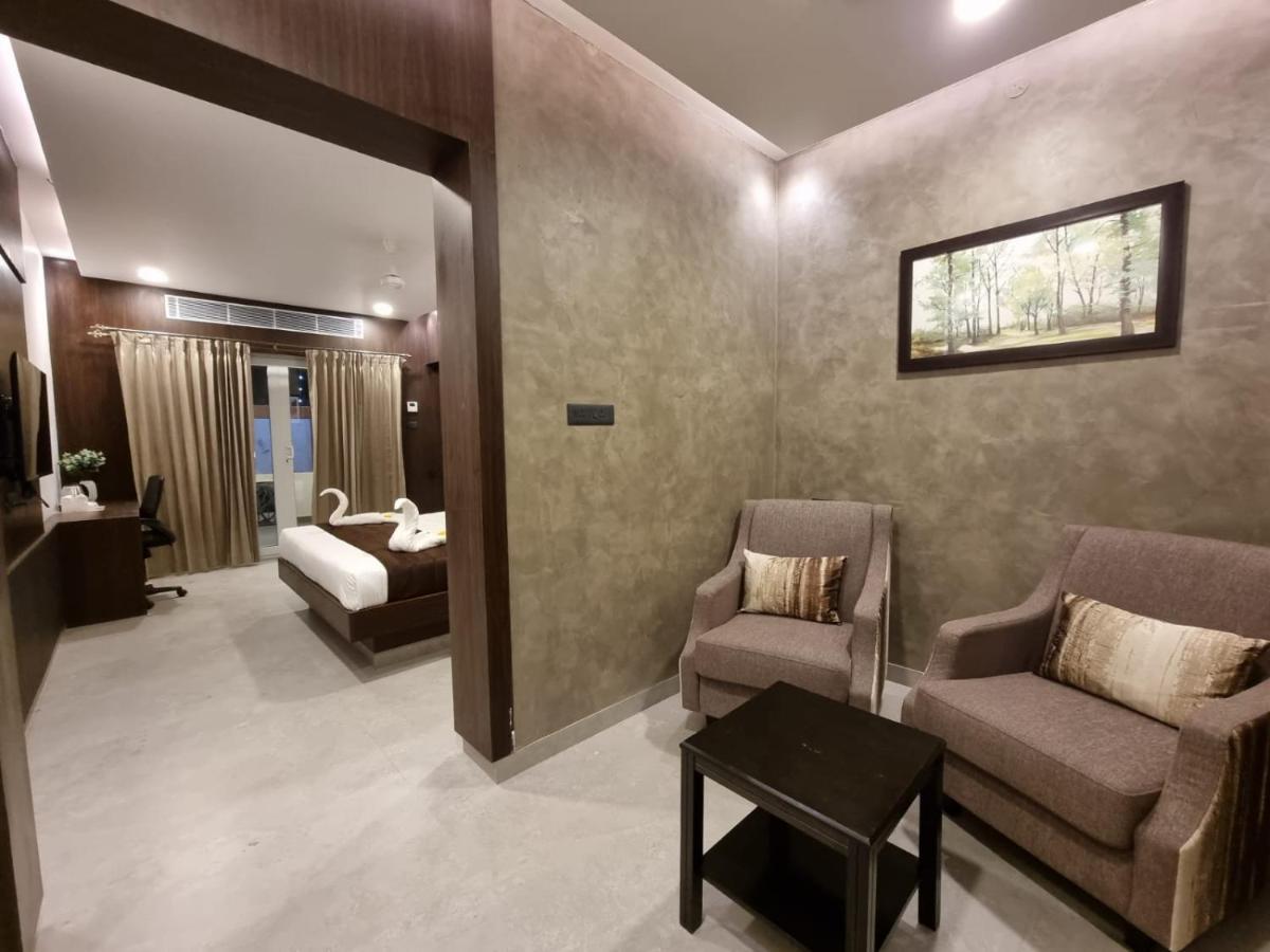 D Wayfarer Inn Resort Erode Dış mekan fotoğraf