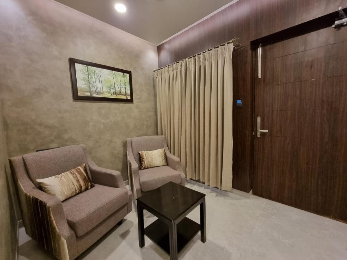 D Wayfarer Inn Resort Erode Dış mekan fotoğraf