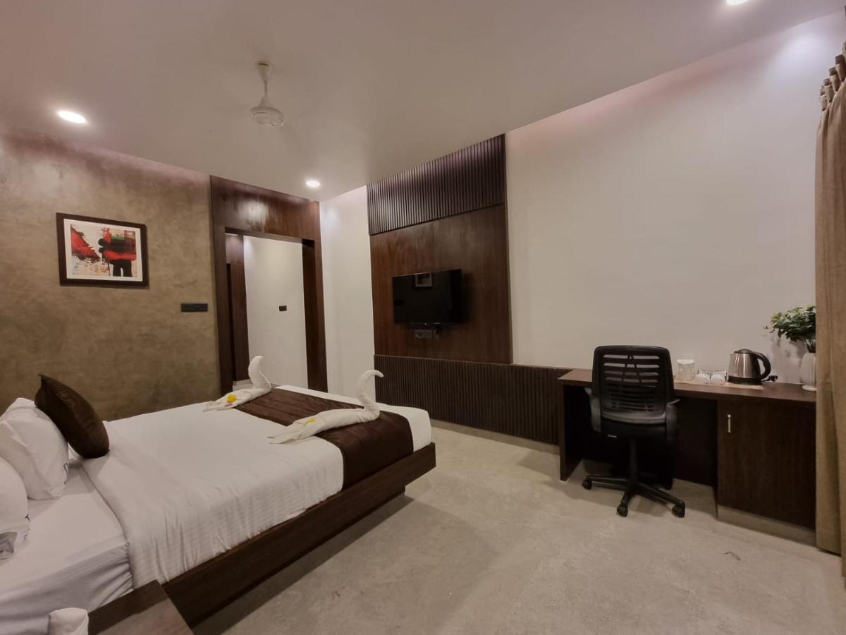 D Wayfarer Inn Resort Erode Dış mekan fotoğraf