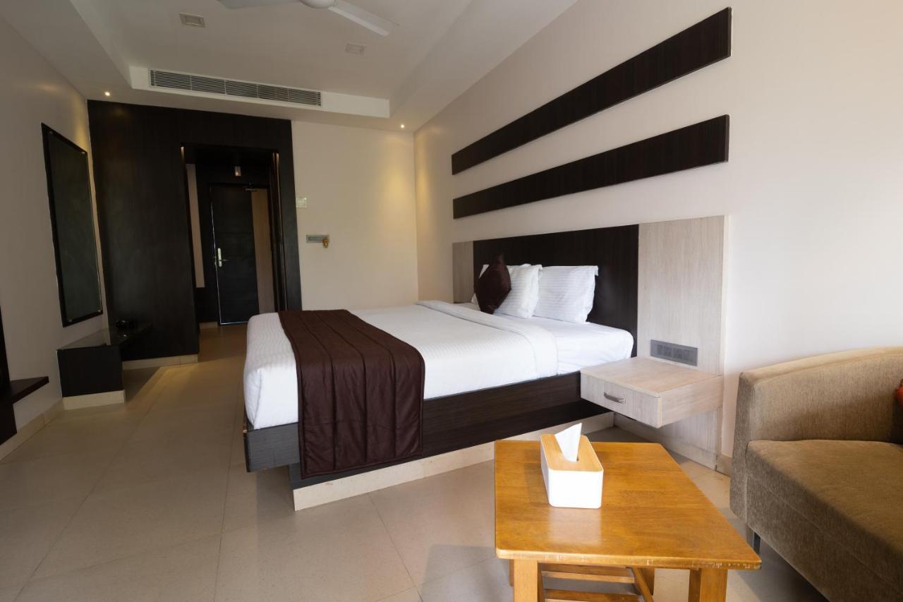 D Wayfarer Inn Resort Erode Dış mekan fotoğraf
