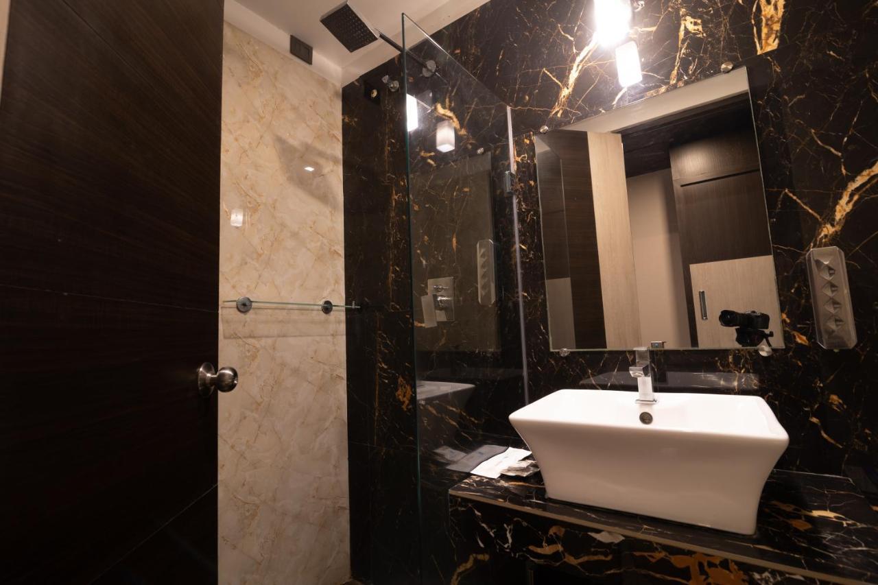 D Wayfarer Inn Resort Erode Dış mekan fotoğraf