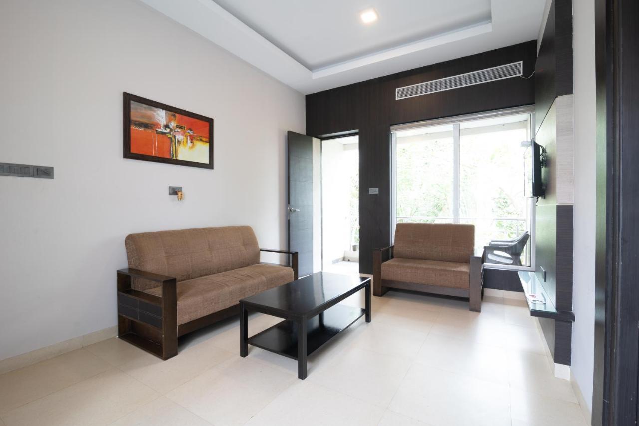 D Wayfarer Inn Resort Erode Dış mekan fotoğraf