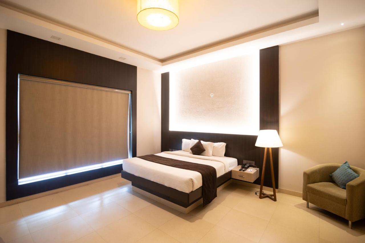 D Wayfarer Inn Resort Erode Dış mekan fotoğraf