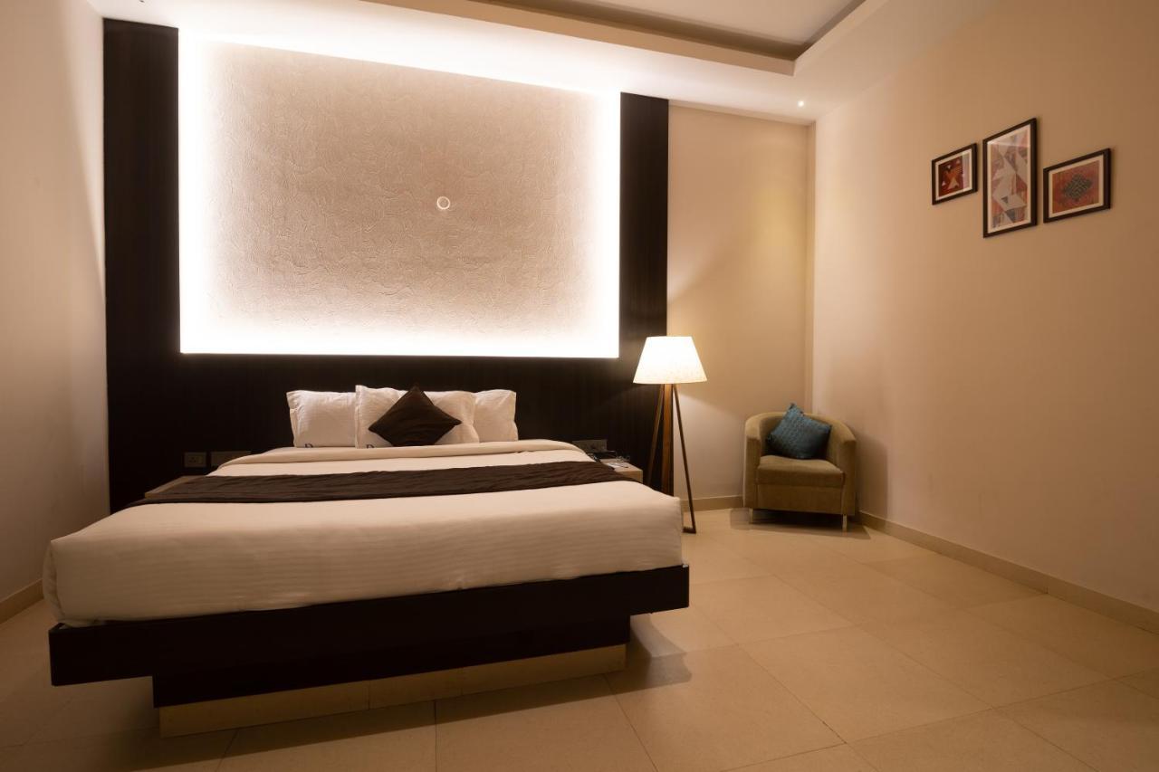 D Wayfarer Inn Resort Erode Dış mekan fotoğraf