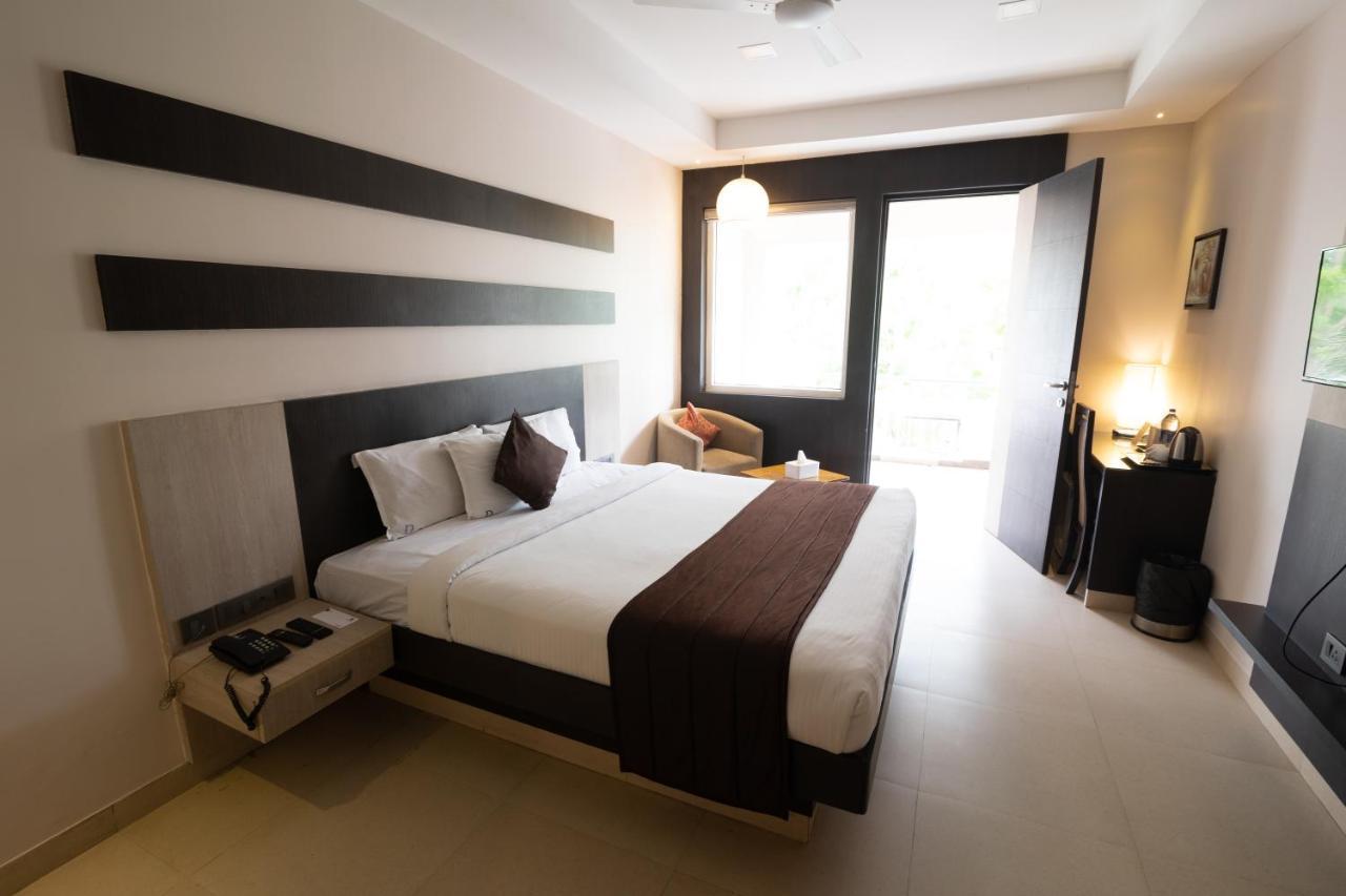 D Wayfarer Inn Resort Erode Dış mekan fotoğraf