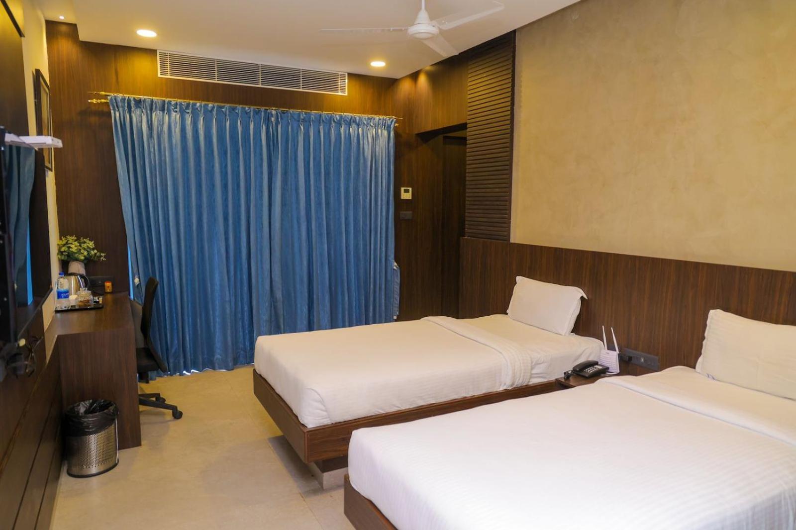 D Wayfarer Inn Resort Erode Dış mekan fotoğraf