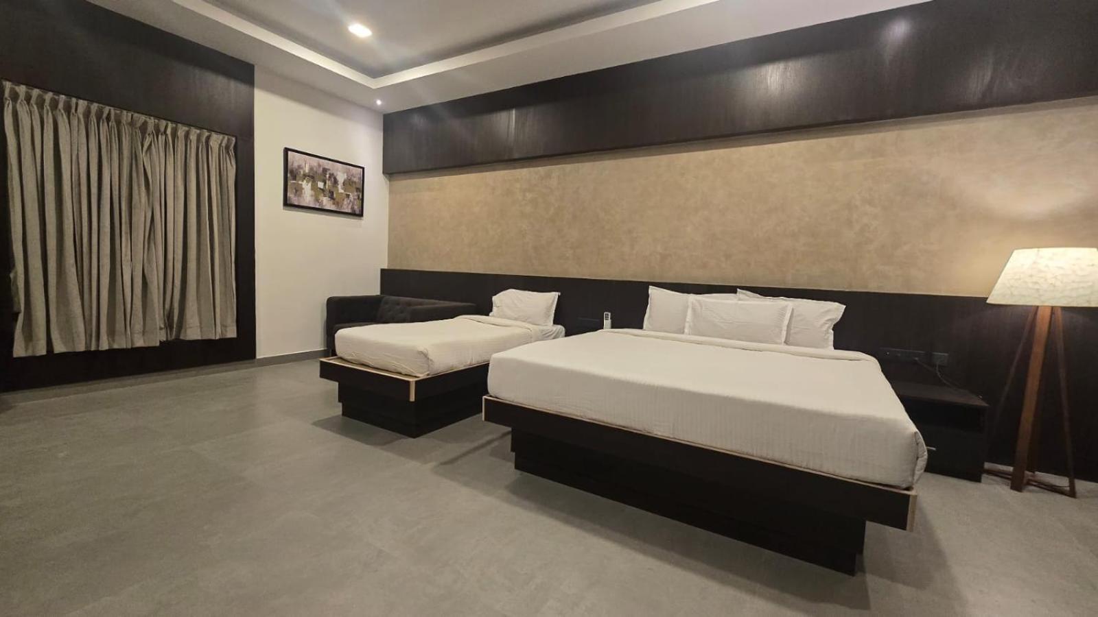 D Wayfarer Inn Resort Erode Dış mekan fotoğraf