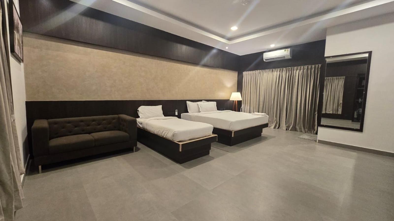 D Wayfarer Inn Resort Erode Dış mekan fotoğraf