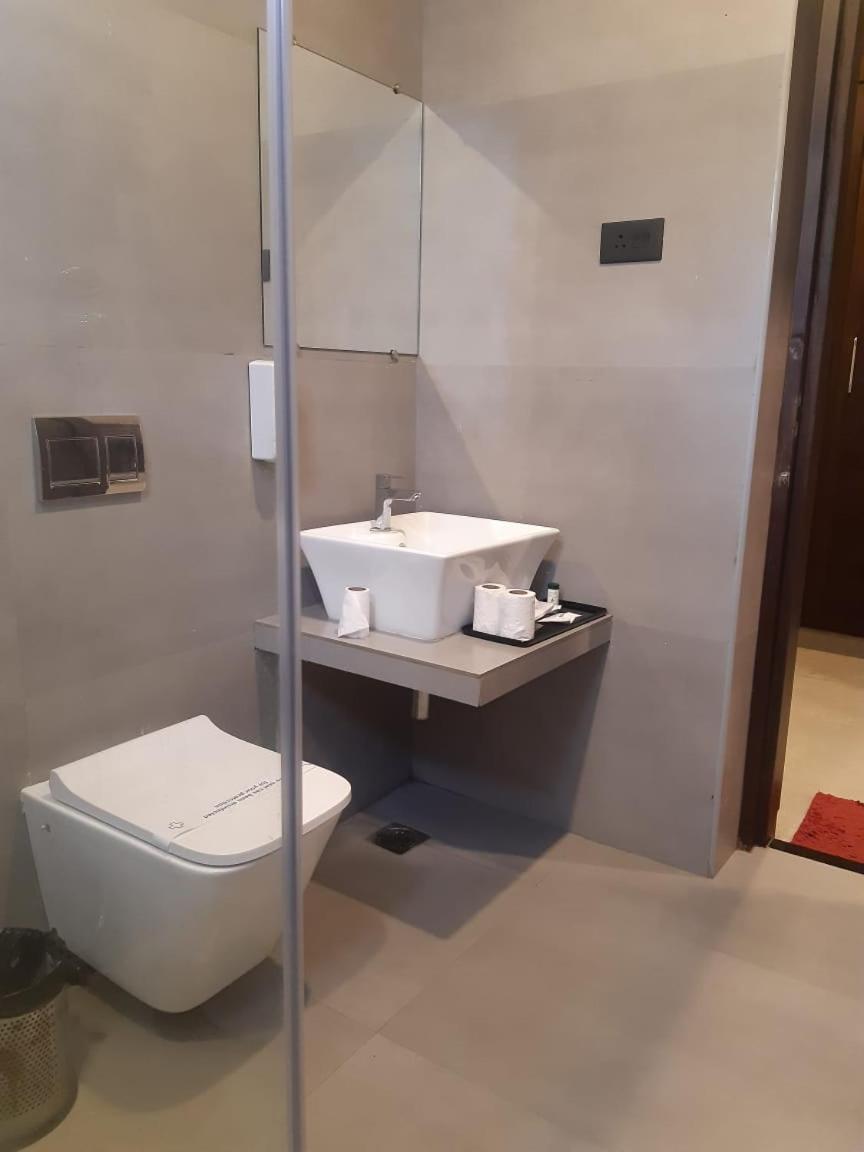 D Wayfarer Inn Resort Erode Dış mekan fotoğraf