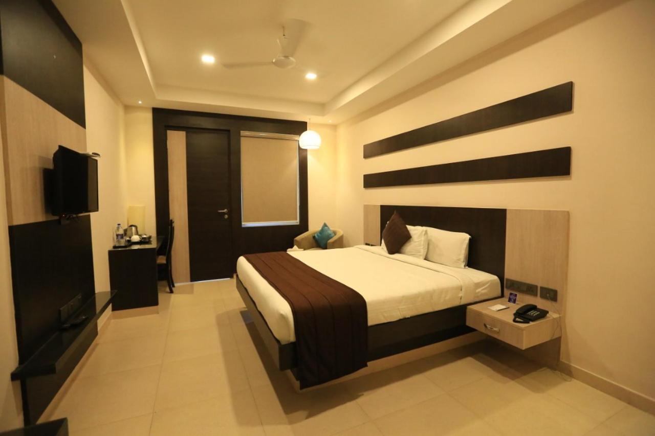 D Wayfarer Inn Resort Erode Dış mekan fotoğraf