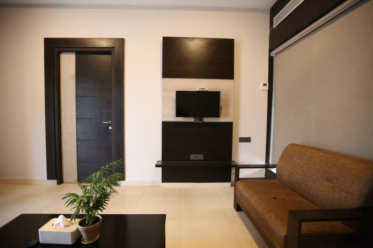 D Wayfarer Inn Resort Erode Dış mekan fotoğraf