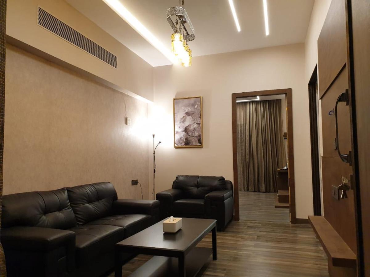 D Wayfarer Inn Resort Erode Dış mekan fotoğraf
