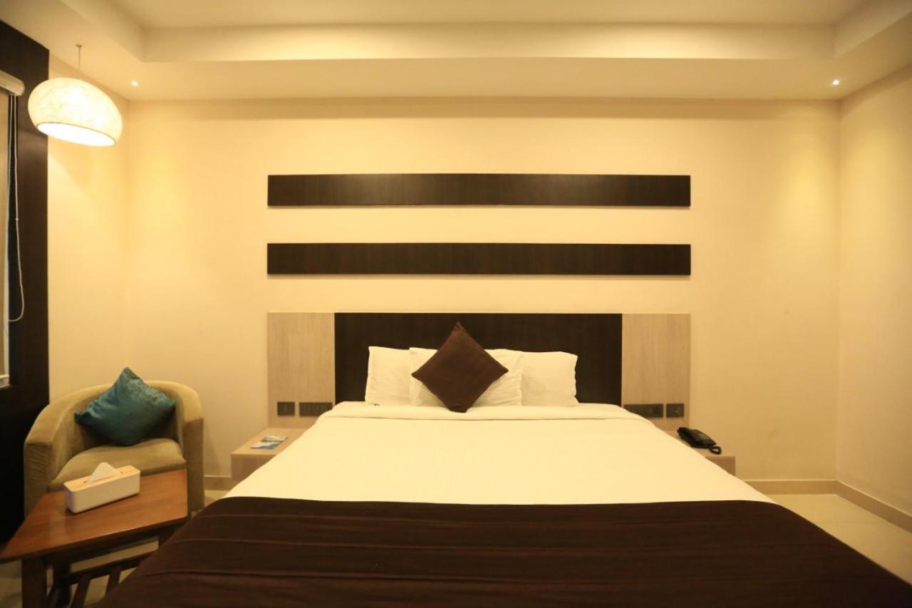 D Wayfarer Inn Resort Erode Dış mekan fotoğraf